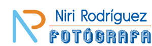 Logotipo Niri Rodríguez Fotógrafa colores azul y naranja